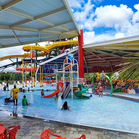 Piazza Diroma Acesso Diroma Acqua Park Gratuito Star Temporada Aparthotel Caldas Novas Εξωτερικό φωτογραφία