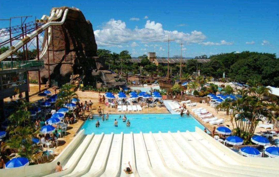 Piazza Diroma Acesso Diroma Acqua Park Gratuito Star Temporada Aparthotel Caldas Novas Εξωτερικό φωτογραφία